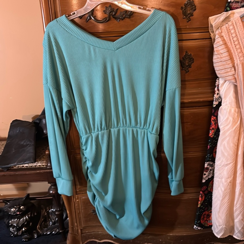 Brand new never worn green shoes vneck dress medium